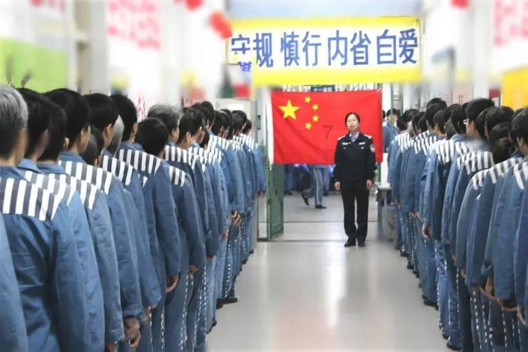 逃离金色的沙漠